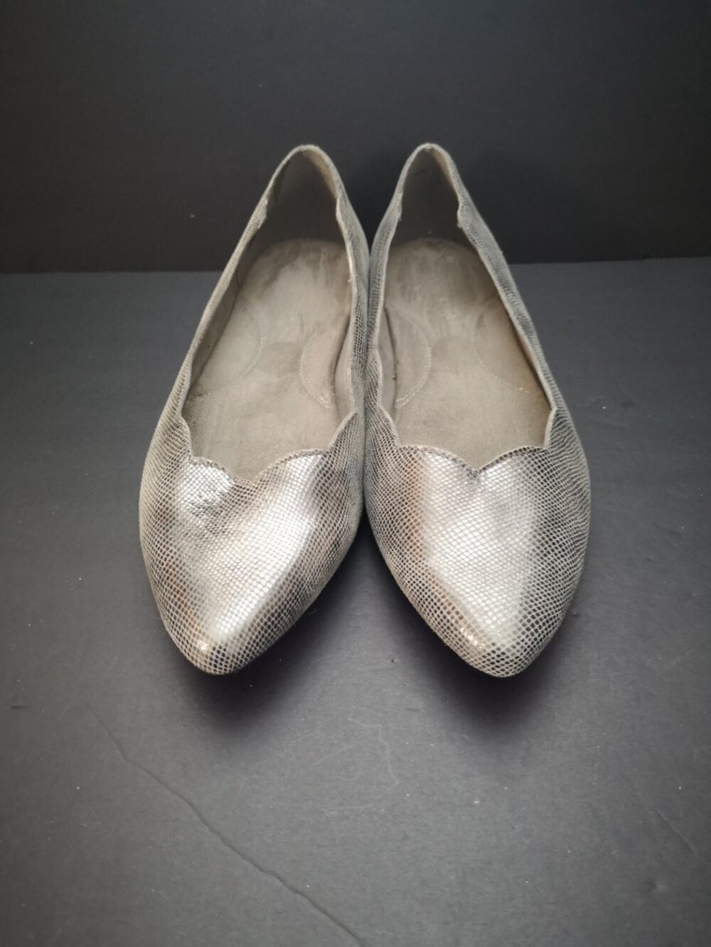 Aeorsoles Flower Girl Ladies Size 10M Silver Snakeskin Pattern Point Toe Flats